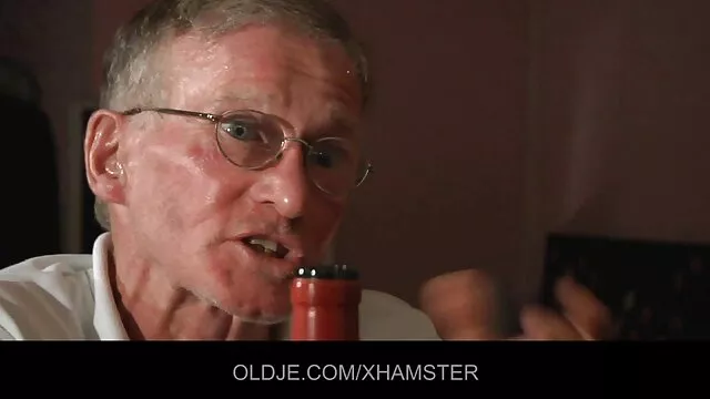 このギャラリーのモデル：彼らは彼女のお尻に入れた黒いコックの弱さとmorra 女性 の ため の エッチ 動画 無料