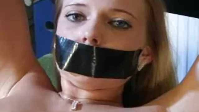 ブルネットと透明なドレス 女性 が 見る av 動画