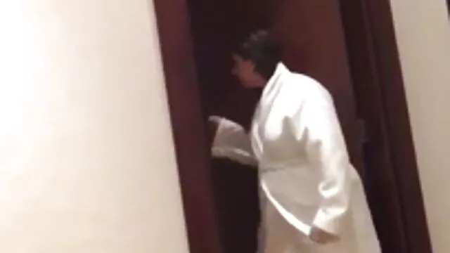 素人カップルはどこに登録されているのかわからないときにビーチでそれらを見ます 女の子 の ため エッチ 動画