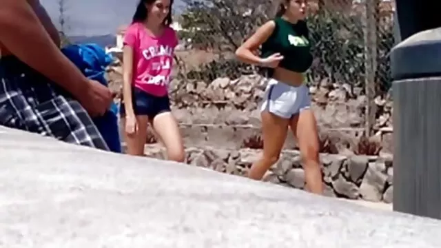 ハードコックを横たわるよりも良いものは何もありませんでしたこの女の子は 女性 の 為 の エッチ 動画